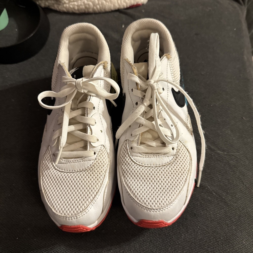 - Nike Air Max Excee Womens Size 7